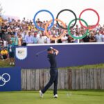 SAINT-QUENTIN-EN-YVELINES, FRANȚA - 04 AUGUST: Ludvig Åberg din echipa Suediei joacă o lovitură pe primul tee în timpul rundei finale a Jocurilor Olimpice de la Paris 2024 la Le Golf National pe 4 august 2024 în Saint-Quentin-en-Yvelines, Ile-de-France. (Foto de Ben Jared/PGA TOUR/IGF)