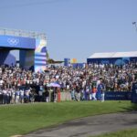 SAINT-QUENTIN-EN-YVELINES, FRANȚA - 01 AUGUST: Rory McIlroy din Irlanda pleacă de pe prima gaură în timpul primei runde a Jocurilor Olimpice de la Paris 2024 la Le Golf National pe 1 august 2024 în Saint-Quentin-en-Yvelines, Ile-de-France. (Foto de Chris Condon/PGA TOUR/IGF)