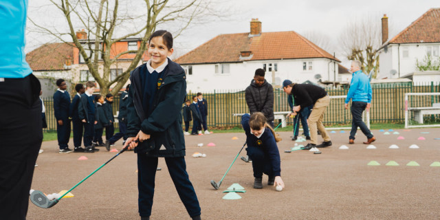 Marea Britanie promovează golf în școli