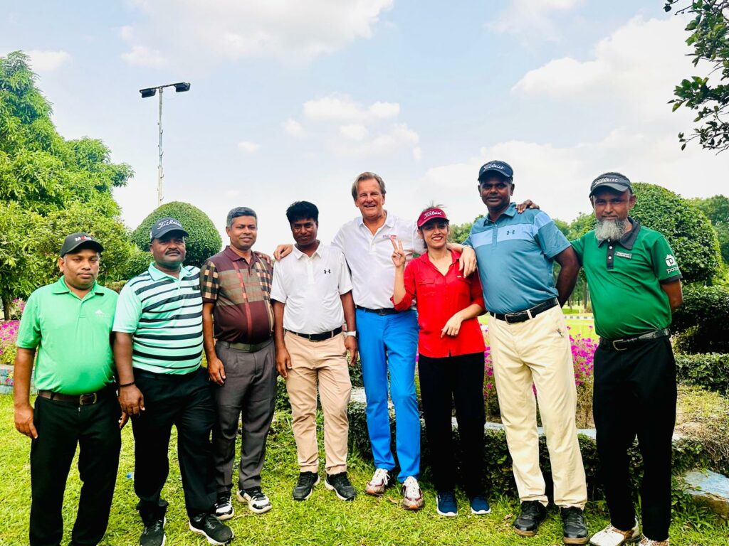 Bjorn Beekman la finalul stagiului din Bangladesh 