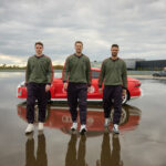 onas Urbig, Manuel Neuer și Sven Ulreich (de la stânga) în fața modelului Audi RS e-tron GT performance.