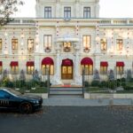 TOFF Galleries situată în Palatul Știrbei din București